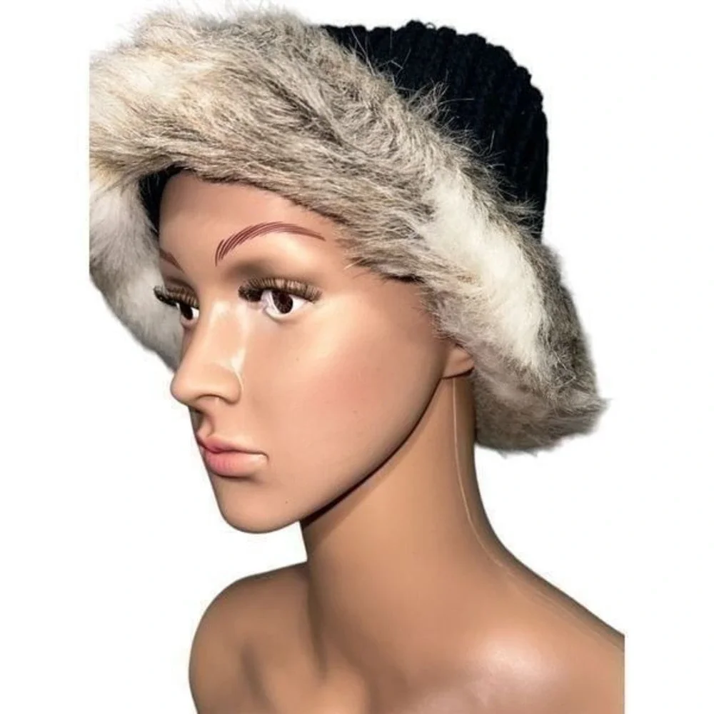 Nice unisex adult Knit Crown Hat with fur Cuff measurements 11 inches good condi